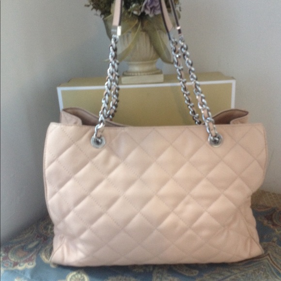 ❤SOLD❤SOLD❤MICHAEL KORS QUILTED SHOULDER BAG - Picture 2 of 8
